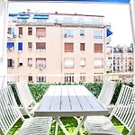 Luxurious 2 Bedrooms Apartment, 30 Meter From Beach