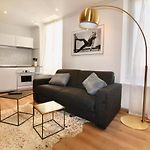 Lovely Apartment Heart Of Golden Square Fiber Wifi