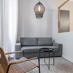 Charming 2 Bdr Old Town