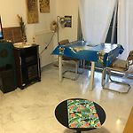 Studio Standing Nice