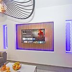 Luxury Garden Jacuzzi Promenade