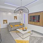 Luxury Garden Jacuzzi Promenade