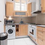 Wonderful And Bright Apartment Close To Everything