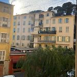 Studio Nice Le Palais, avec cuisine et espace repas séparés, dans immeuble niçois, Port de Nice, Vieux Nice, Place du pin et Garibaldi, Colline du château, à 2 minutes de la promenade des Anglais