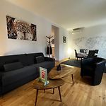 Nice Grand appartement face jardin