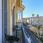 Modern apartment walking distance to beach in Nice Carré d\'Or
