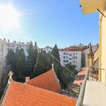 Modern apartment walking distance to beach in Nice Carré d\'Or
