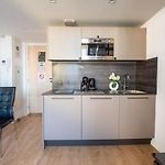 Central Lamartine Flat - Brand New