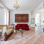 Large 2 Bdr Downtown - Ac & Terrace