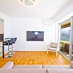 Luxury sea front suite Promenade