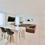 Grand Appartement- Le Port A/C