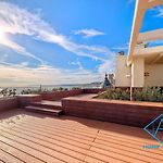 Royal Lux Spacious seaside pool