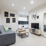 Charming 1 Bdr Old Town