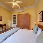 Nestor&Jeeves - Provencal - Central - Near Beach