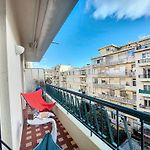 Nestor&Jeeves - Baieta - Balcony