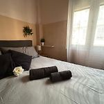 Studio lumineux avec balcon à proximité de la mer