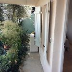 Petite chambre indépendante avec sdb, clim et parking privé