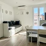 Studio Moderne Renove Avec Balcon