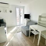 Studio Moderne Renove Avec Balcon