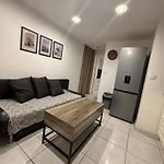 Jolie appartement Nice proche mer et aéroport Une chambre plus salon avec cuisine