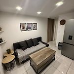 Jolie appartement Nice proche mer et aéroport Une chambre plus salon avec cuisine
