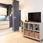 L48 Smart 1 BDR AC. Centre 10mins Sea