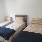 Appartements renové 2023 proche aéroport 5min, gare sncf 2 min, tramway au pied de l\'immeuble , Parking possible, Renovated apartments 2023 near the airport 5 min, train station 2 min, tram next to the building 1 min, Parking possible
