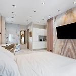 Nice Renting - 8France - Luxury & Comfort Love Room Suite Jacuzzi Massena