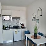 Beau studio, terrasse, proche Tramway