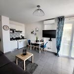 Beau studio, terrasse, proche Tramway