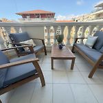 Elegant Apartment With Sea View And Swimming Pool