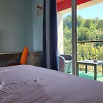 Private Room-2 In Hannana Apartment- 2 Min Walk To Tram 12 Min To Nice Train Station 15 Min To Massena Place