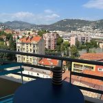 Grand Studio Avec Vue, Ac, Calme Proche Ville