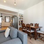 Large & Quiet 1 Bdr Downtown