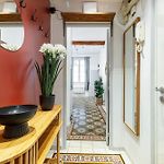 2 Bdr With Independent Studio - Old Town