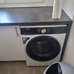 Chambre privative rénové 2024, climatisation, tramway sur place , 12 min centre, 16 min plage, aperçu latéral mer, 2 wc avec 2 salle de bain, private room renovated 2024, air-conditioned , tram on spot, 2 toilets&2 bathrooms