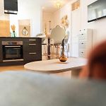 Superbe appartement deux chambres, centre proche port