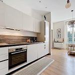 Charming 2-Bedroom Retreat Near City Center With Excellent Transport Links