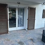 Studio climatisé avec terrasse ombragée dans maison au calme et dans la verdure