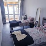 Grand Appartement 5 Chambres, 5 Television , 95 M2, Vue Mer, Tramway Sur Place, Gare Train 2 Min, Aeroport 5 Min , Large Apartment 5 Bedrooms, 5 Televisions, 95 M2, Sea View, Tram On Site, Train Station 2 Mins, Airport 5 Mins