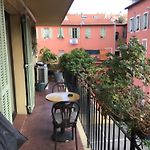 Nice port quartier antiquaire