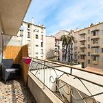 Beautiful & Spacious 2 Bed Apt Near Nice Center