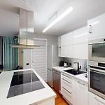 Cozy Apt With Balcony - 5 Min To The Beach