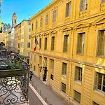 Magnificent spacious apartment in an Old Niçois Palace