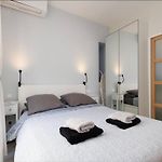 1 Bed, Center Of Nice With Ac