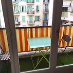 Beautiful Flat 6 People Nice Center Town