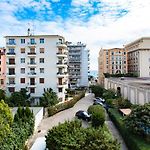 #26 Staywizus - Idealy Located Flat Ac 2Mins Walk To Sea Balcony