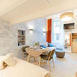 New- Cozy Apartment -4 Guests - Air Conditioning