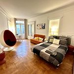 A Luxurious Apartment with AC on Promenade des Anglais