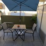 Studio calme et paisible, climatisé avec terrasse au dernier étage, 100m du tramway et 20 min de la promenade des anglais